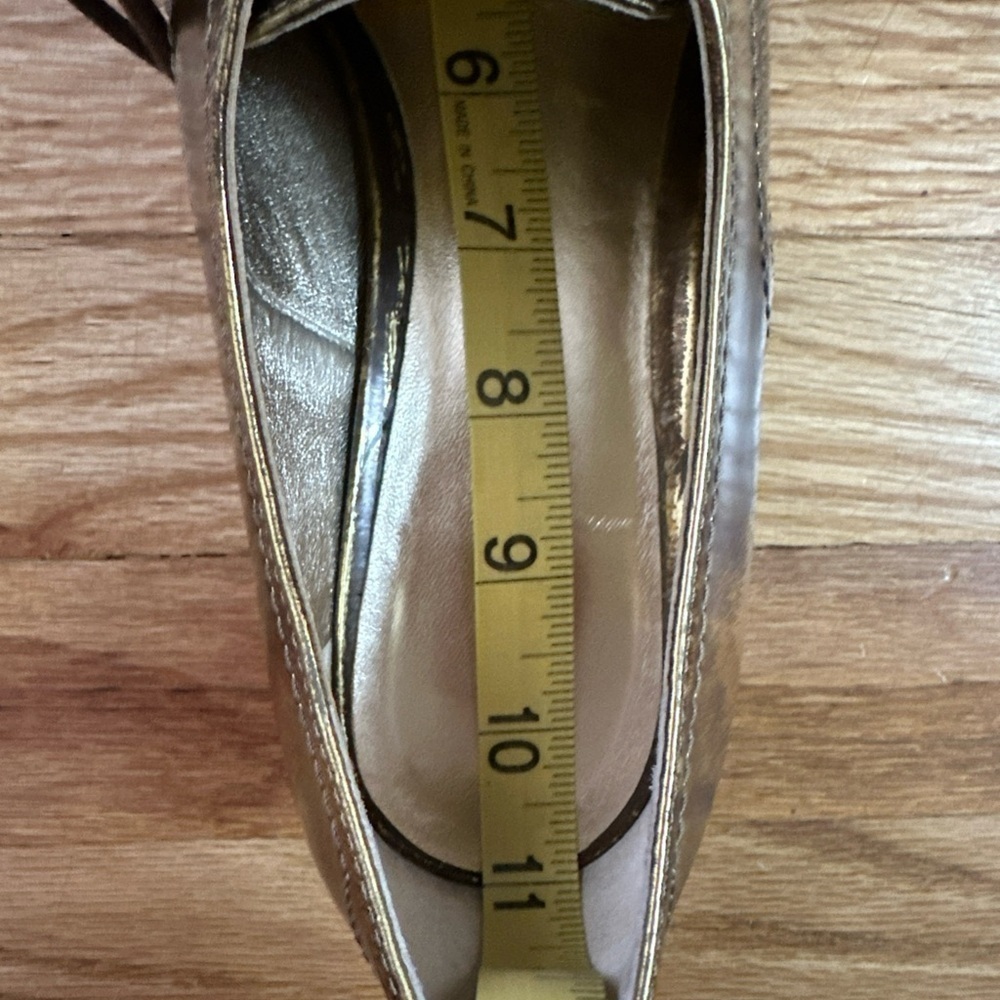 Pour La Victoire Gold Metallic Leather Lace-Up Flats - Picture 11 of 11